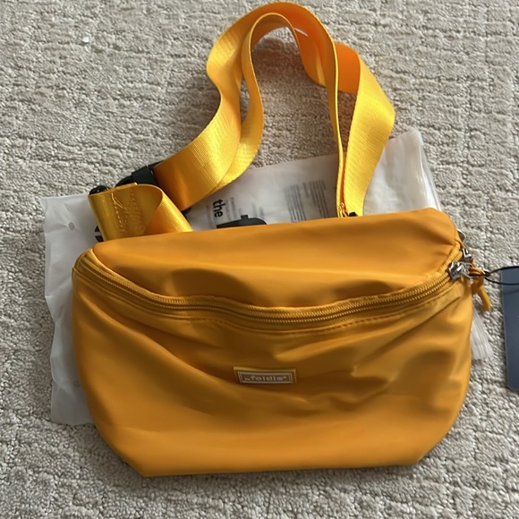 Foldie Fanny pack crossbody - Picture 2 of 4